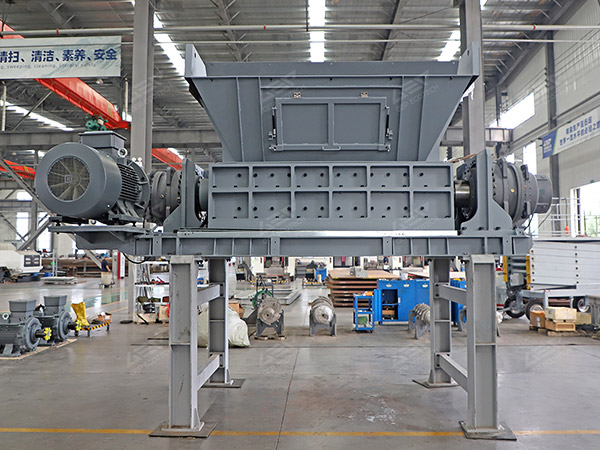 潔普雙軸撕碎機(jī)車間