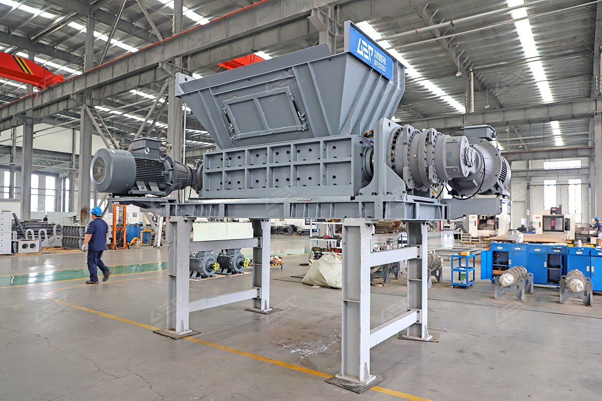 潔普撕碎機(jī)車間