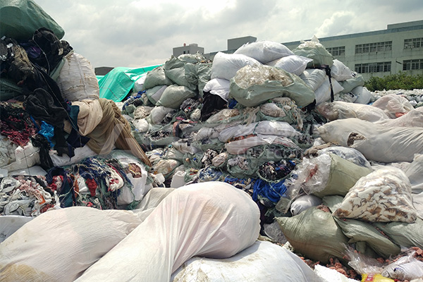 推積如山的邊角料如何處理？邊角料破碎機成完美解決方案