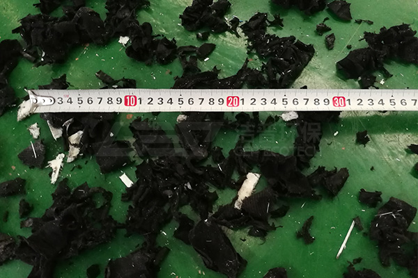 推積如山的廢舊皮革如何處理？皮革破碎機(jī)成完美解決方案